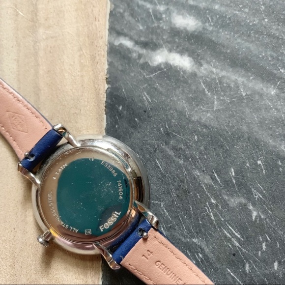 FOSSIL• navy blue and silver genuine leather watch - Picture 7 of 8